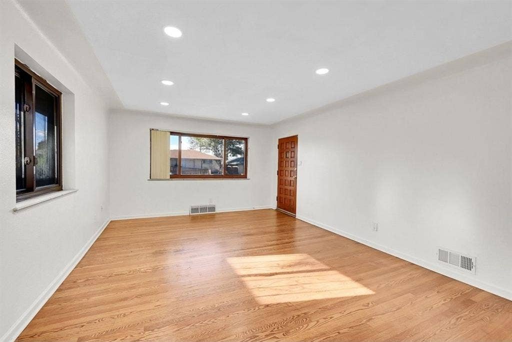 Private Room in 3BR Park Hill Home