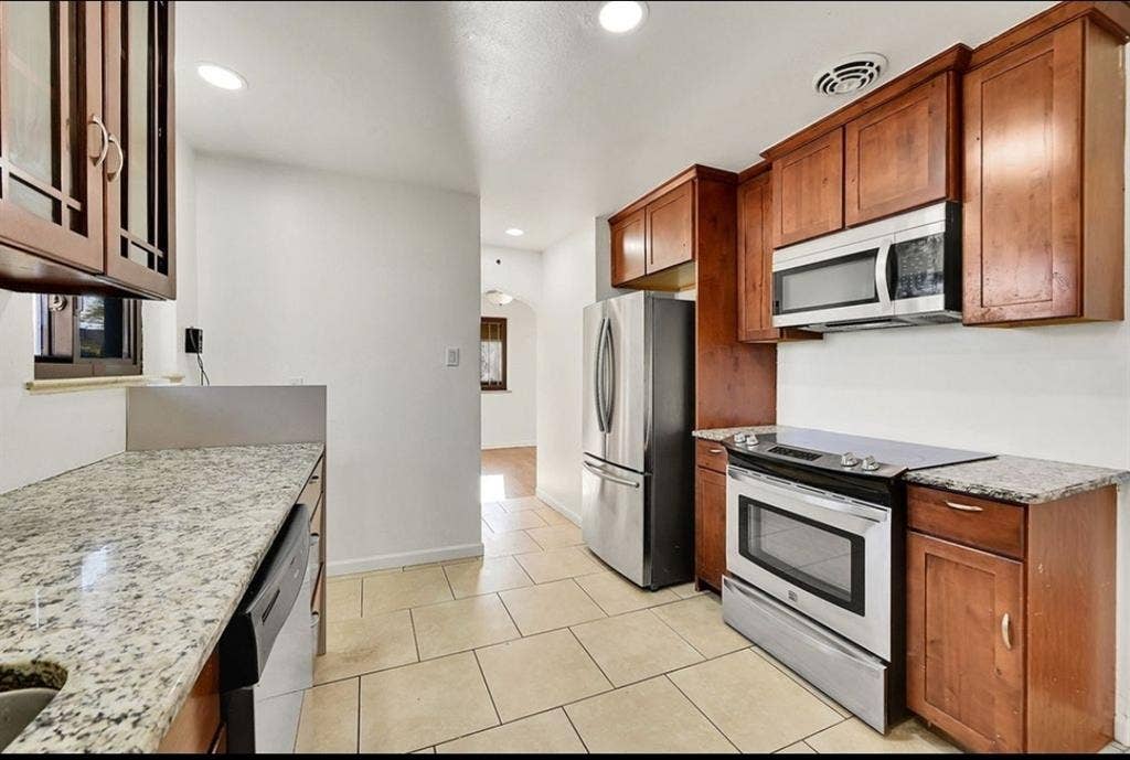Private Room in 3BR Park Hill Home