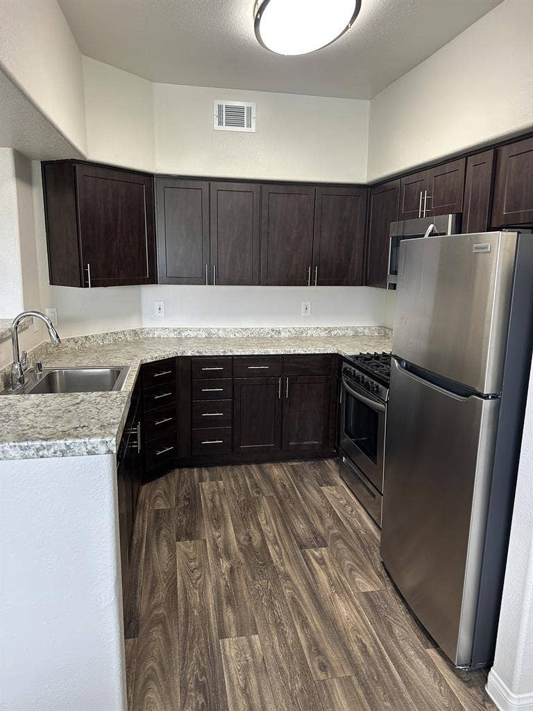 looking for a roommate