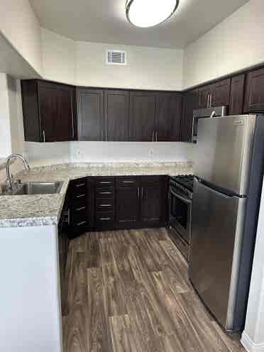 looking for a roommate