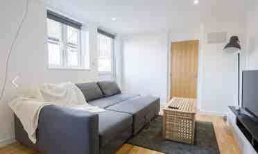 Stunning 1 bedroom flat furnished