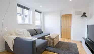 Stunning 1 bedroom flat furnished