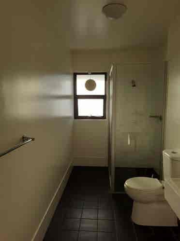 3 BEDROOM IN 6 BEDROOM HOUSE