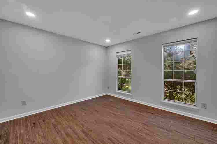 Room for Rent – New Listing