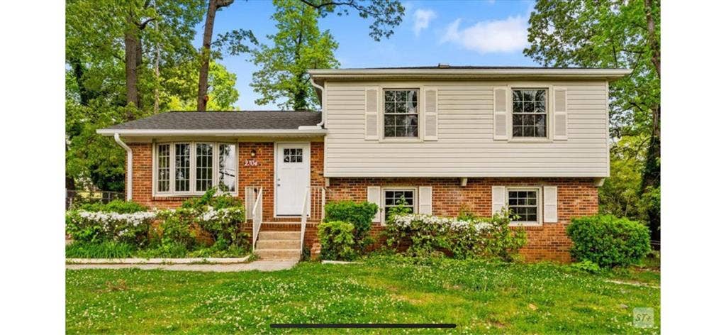 Move In July 1st!