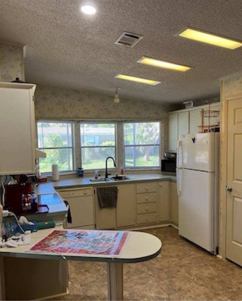 Luxury + community rooms for rent