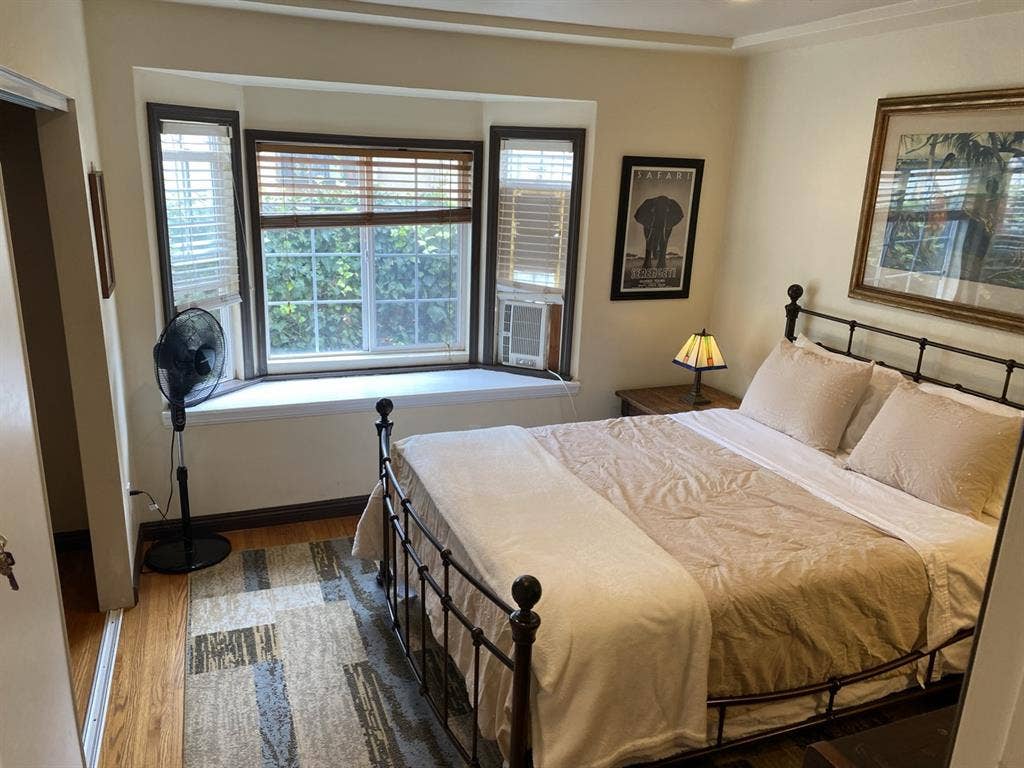 ROOM FOR RENT IN HOUSE