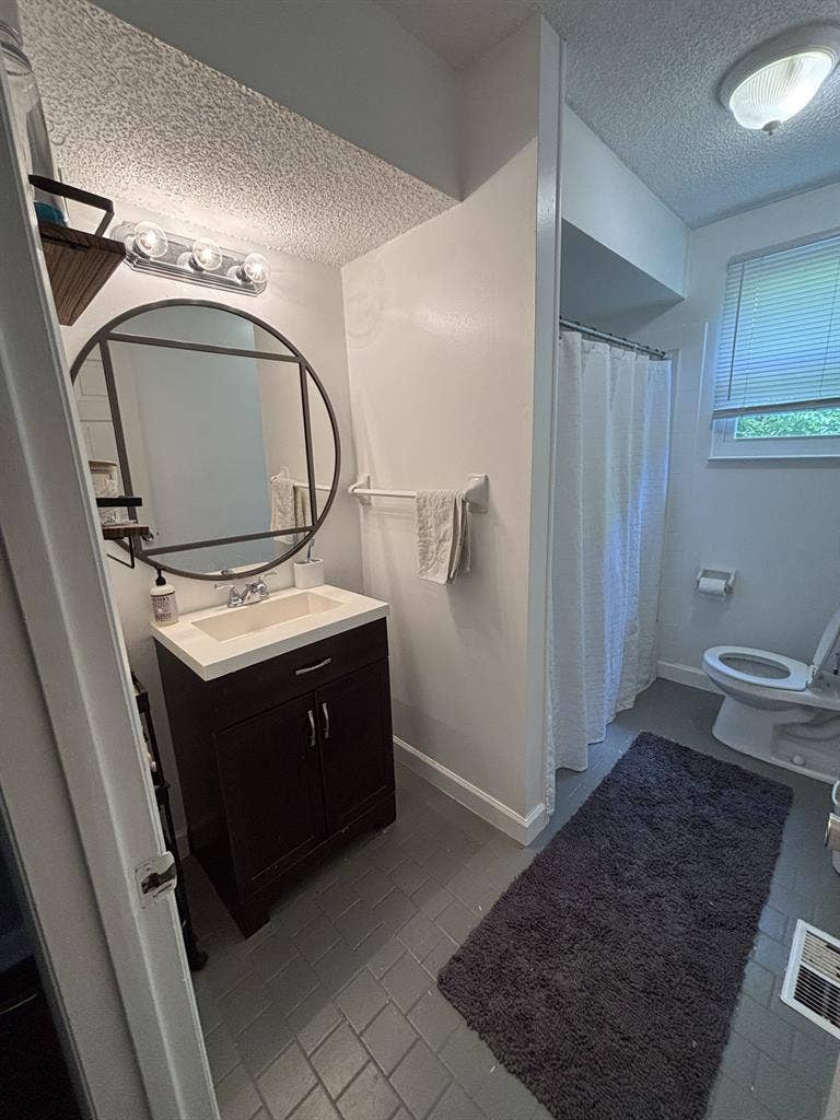 Room for rent in East Nashville!