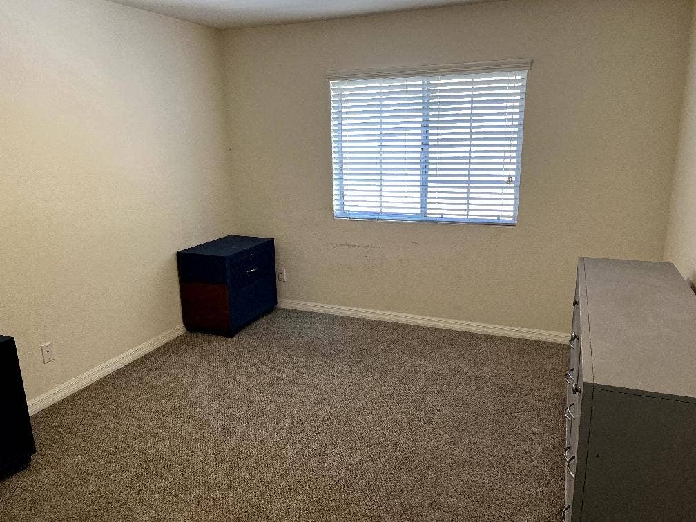 Private room w/ own bath & parking