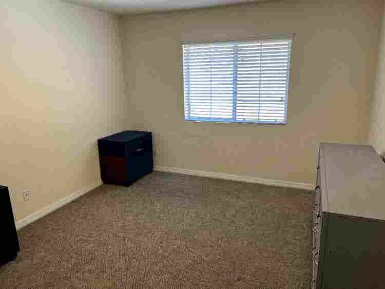 Private room w/ own bath & parking