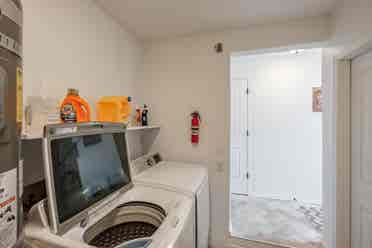 Single Room in Shared House-June