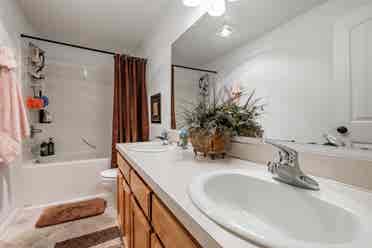 Single Room in Shared House-June