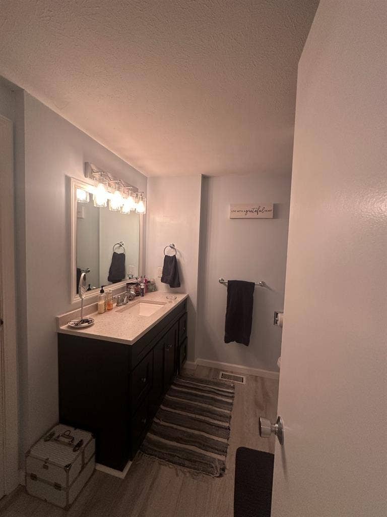 Great condo in great location!