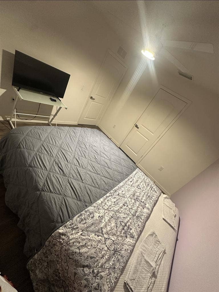 2 rooms for rent. No pets. No smoke