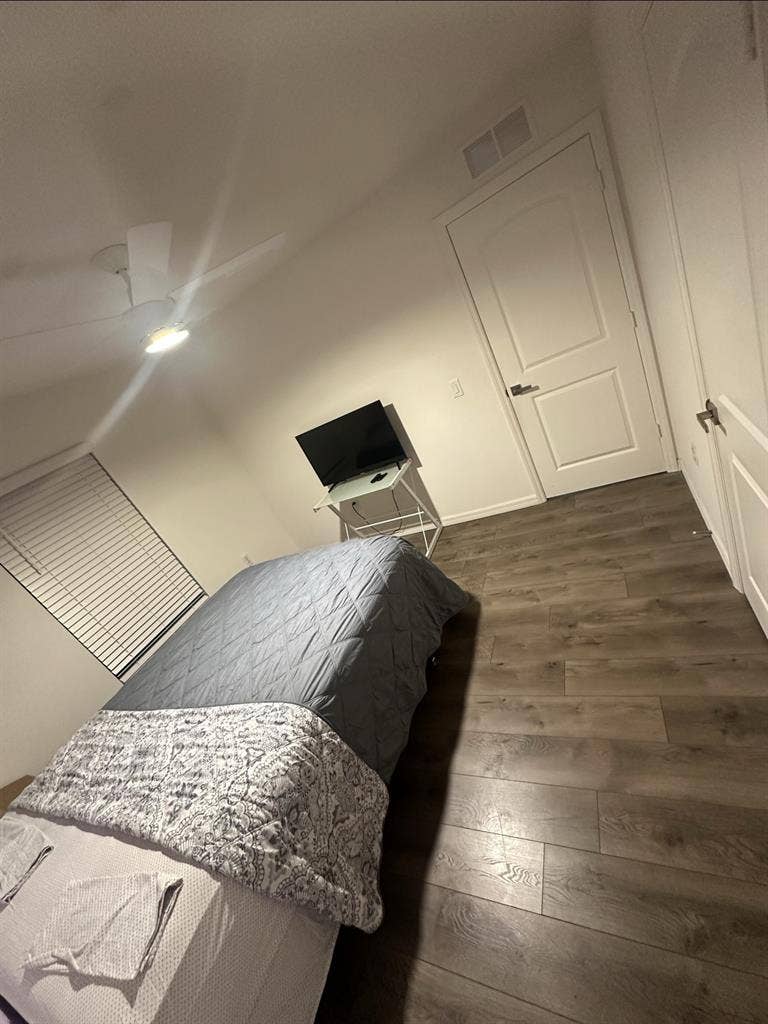 2 rooms for rent. No pets. No smoke