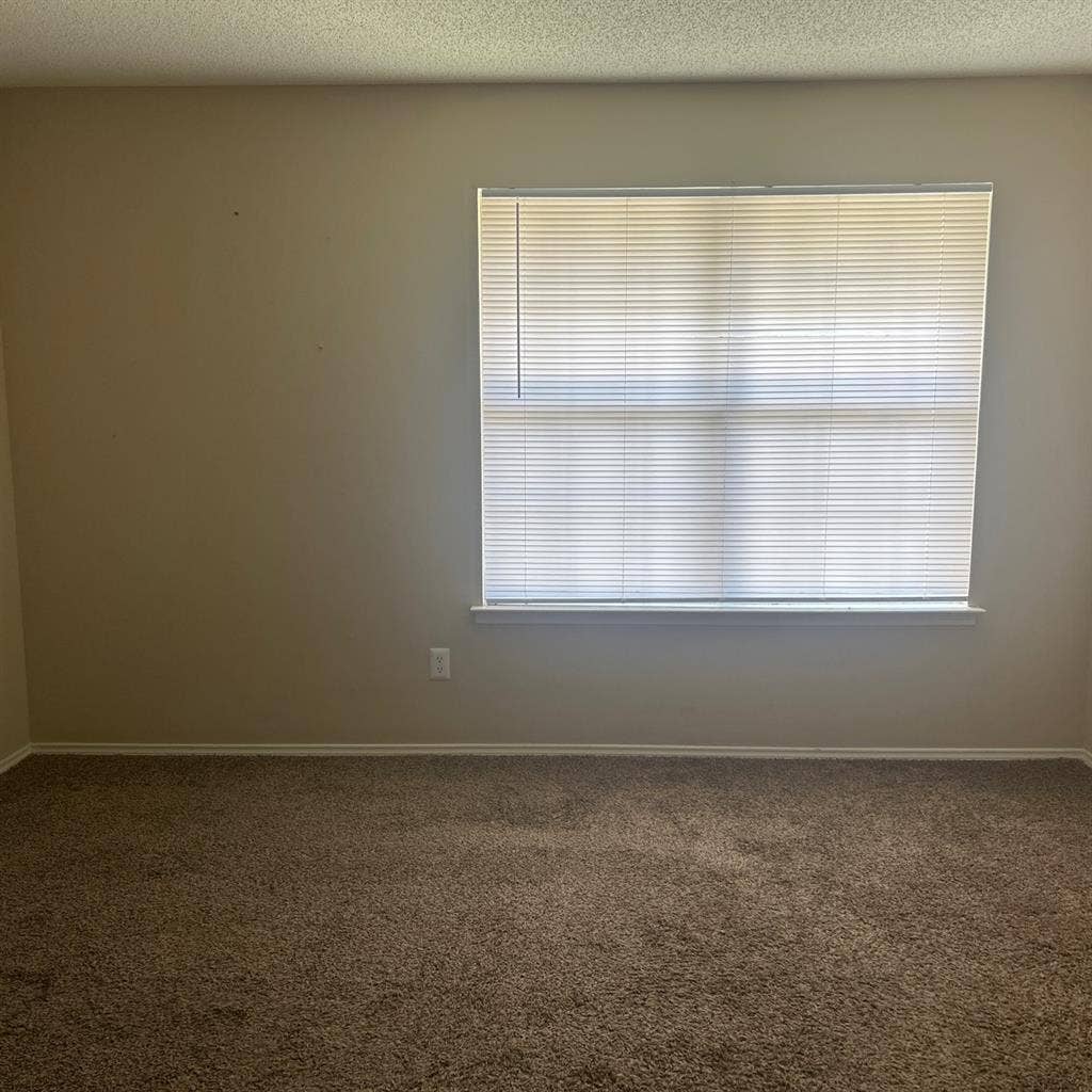 Room/bathroom for rent, Riverset