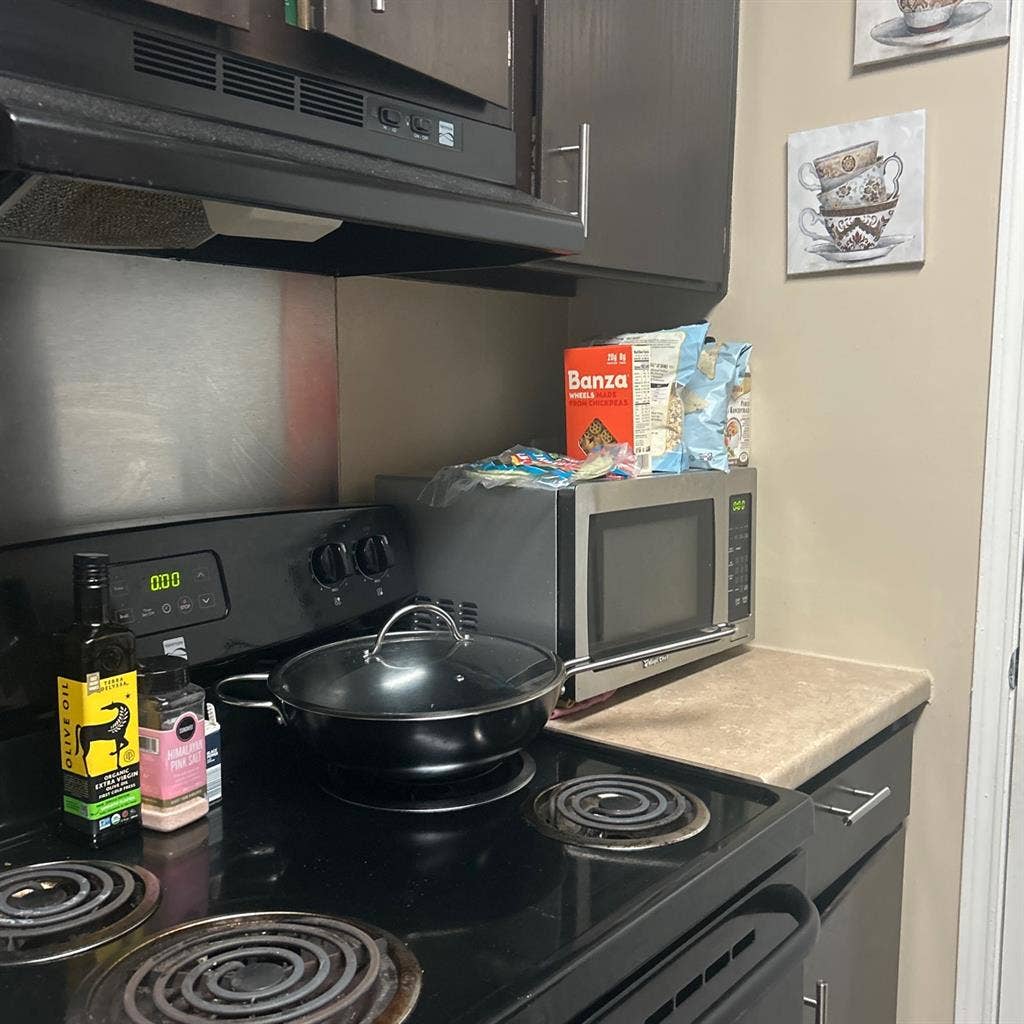 Room/bathroom for rent, Riverset