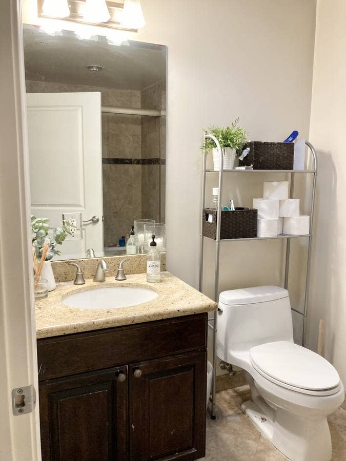 Private Room in ba Apartment