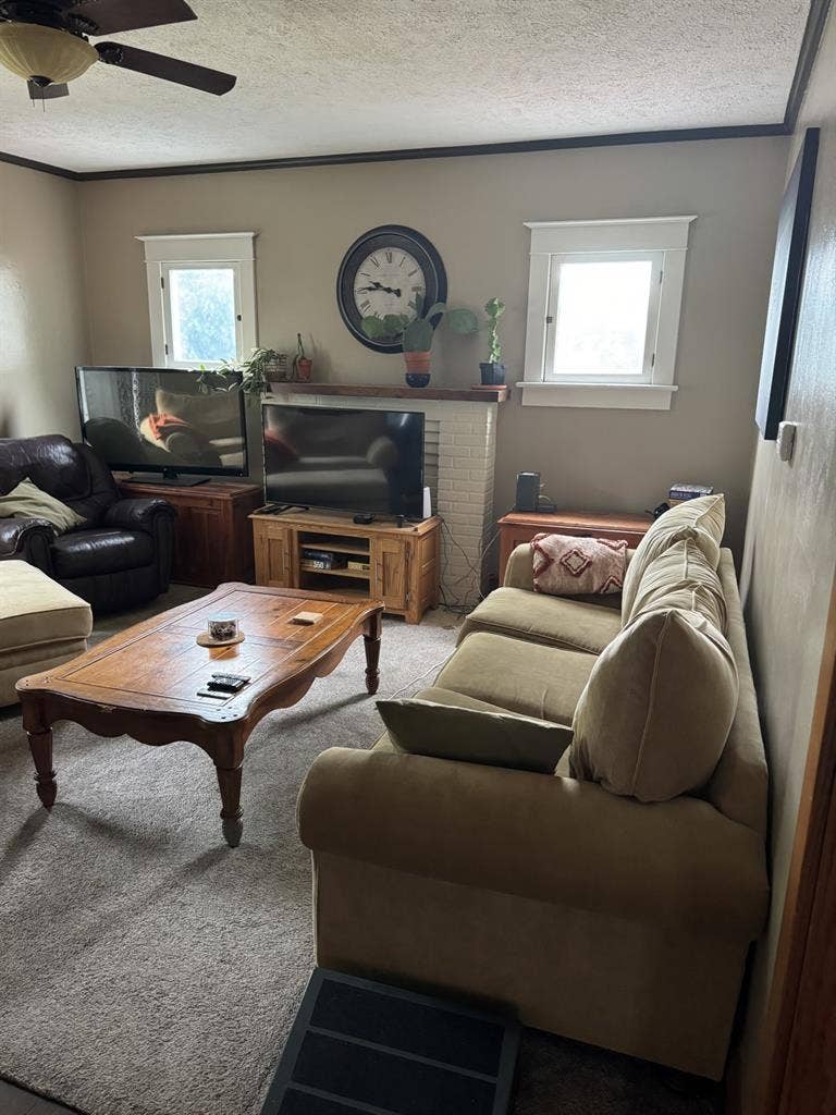 Two rooms available for rent.