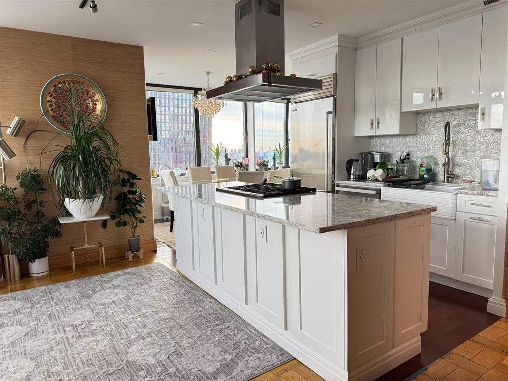 Riverview Penthouse Room | Midtown