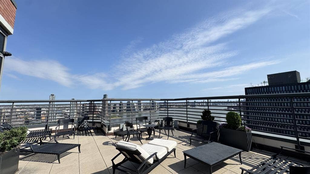 Riverview Penthouse Room | Midtown