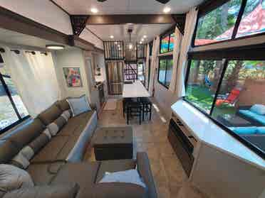 Lexury Rv 5 beds ready