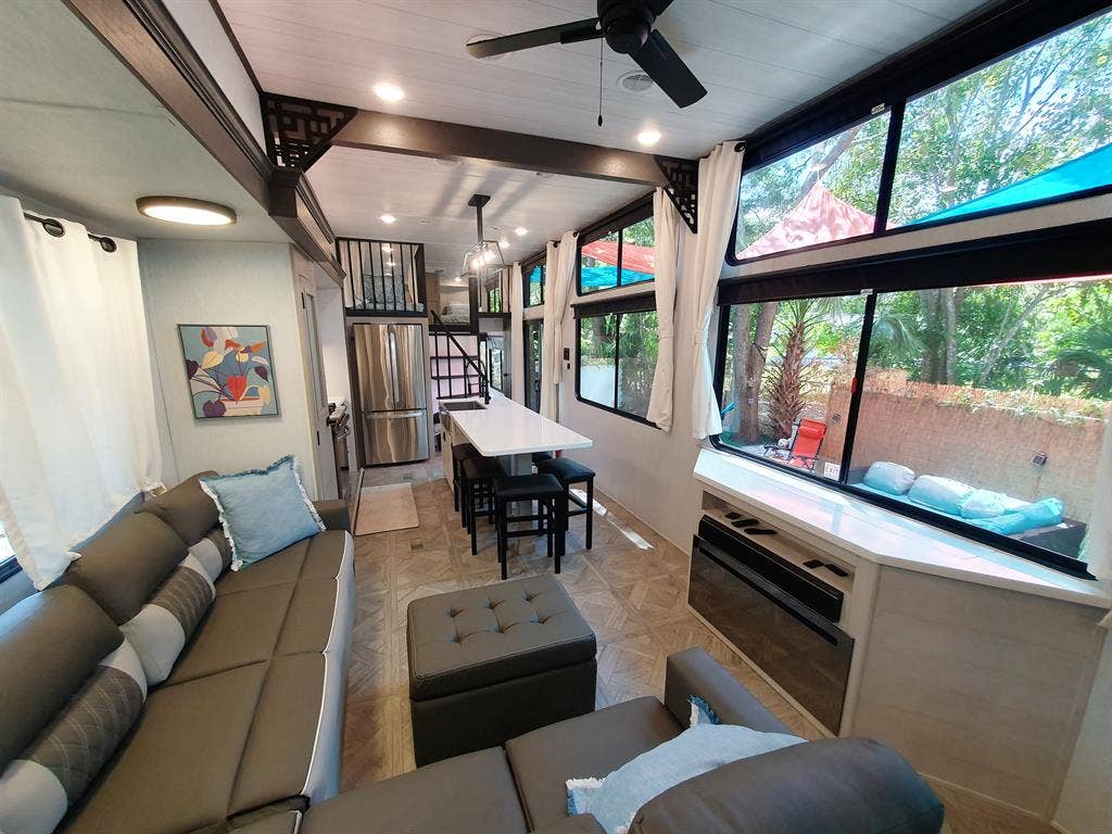 Lexury Rv 5 beds ready