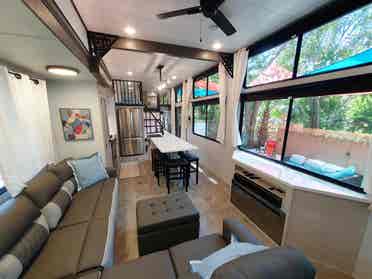 Lexury Rv 5 beds ready