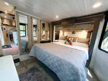 Lexury Rv 5 beds ready