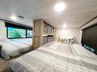 Lexury Rv 5 beds ready