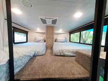 Lexury Rv 5 beds ready