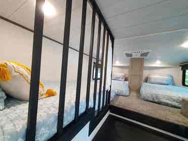 Lexury Rv 5 beds ready