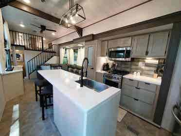 Lexury Rv 5 beds ready