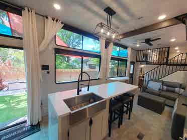 Lexury Rv 5 beds ready