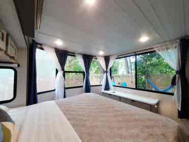 Lexury Rv 5 beds ready
