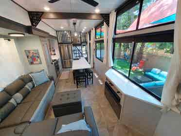 Lexury Rv 5 beds ready