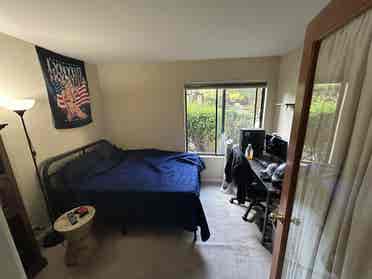 Private Room in 2 bd townhouse