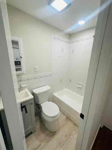 Modern Gorgeous Huge 1BR Apartment,
