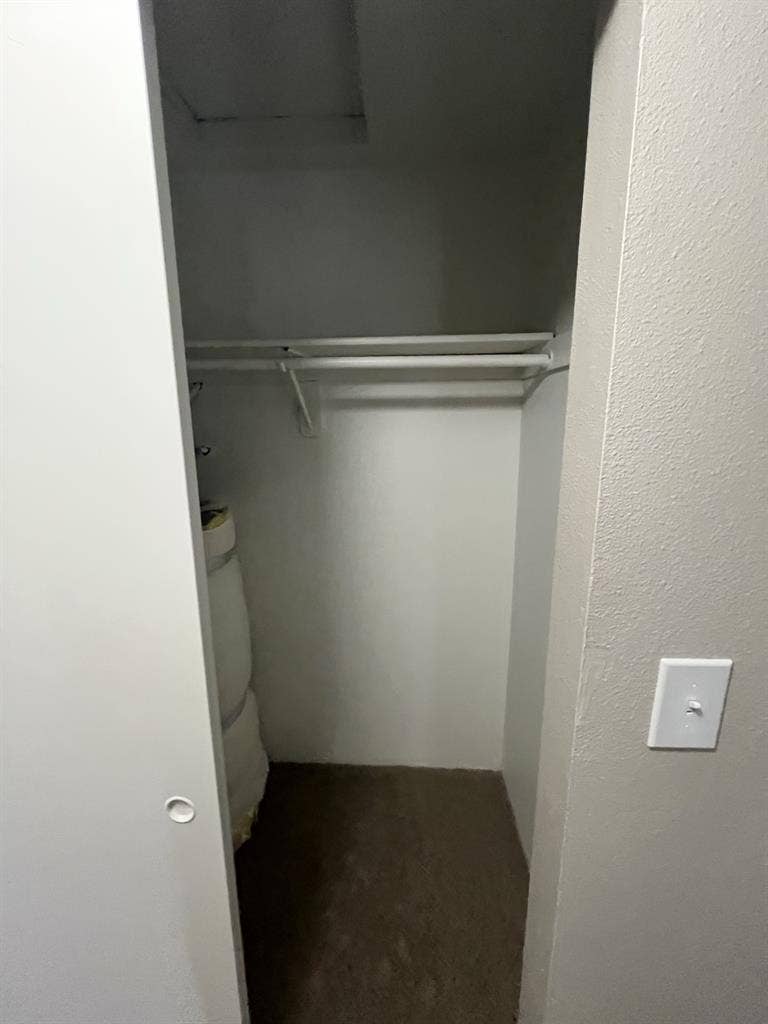 Looking for single/couple roommate