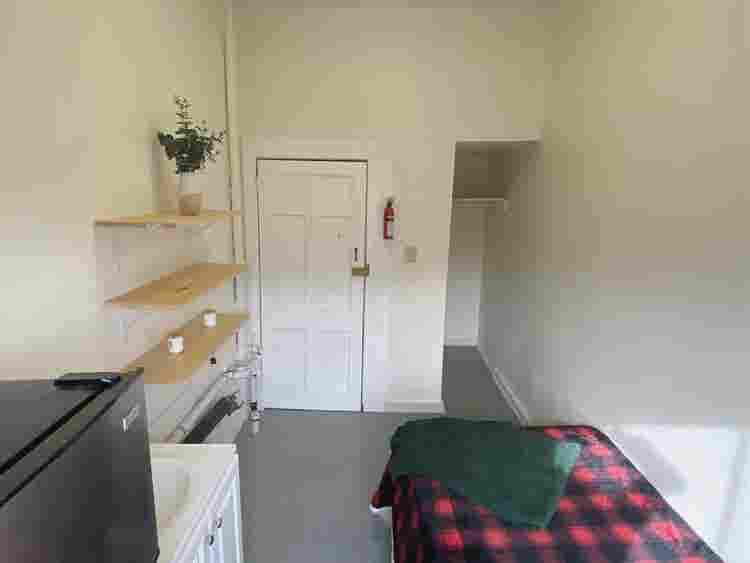 Private bedroom. Shared Bathroom.