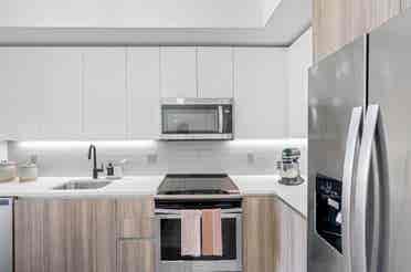 LOOKING FOR A ROOMMATE