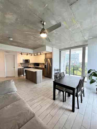 LOOKING FOR A ROOMMATE