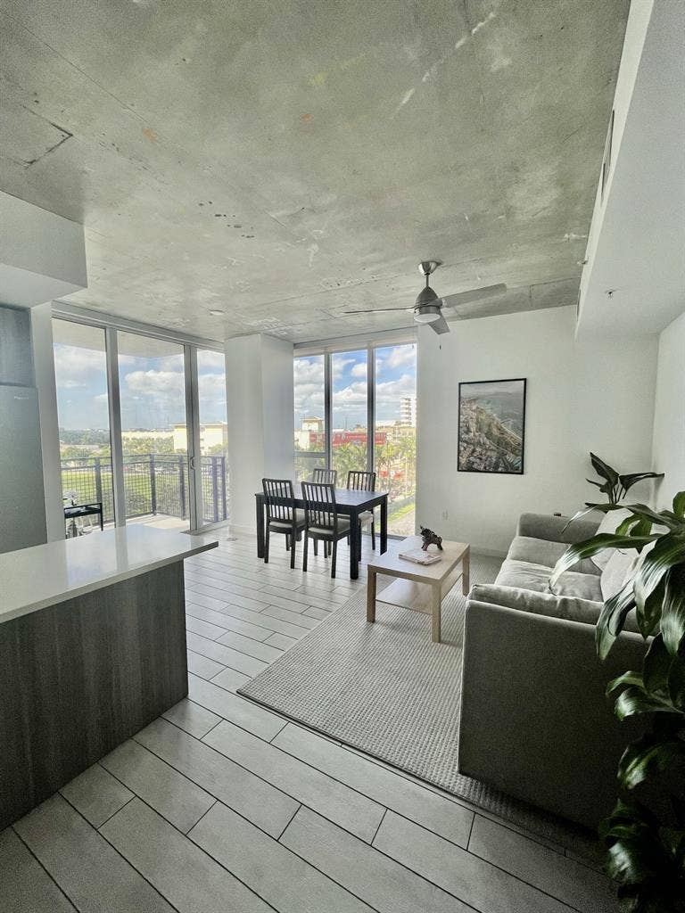 LOOKING FOR A ROOMMATE