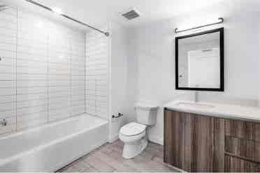LOOKING FOR A ROOMMATE