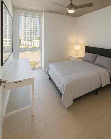 LOOKING FOR A ROOMMATE