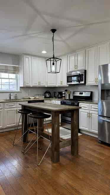 Furnished bedroom w/ utilities incl