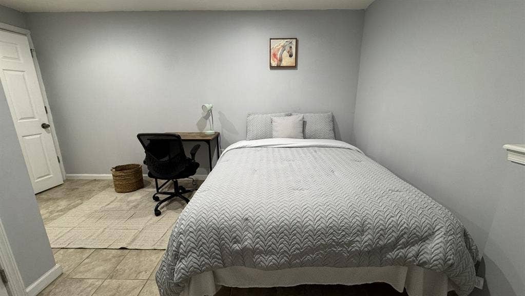 Furnished bedroom w/ utilities incl