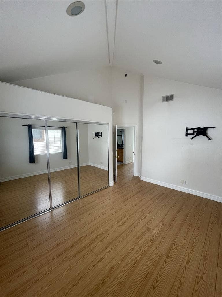East Side Costa Mesa Room for Rent!