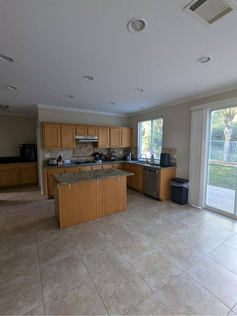 Shared room in Santa Clarita