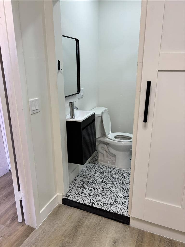 Remodeled studio in prime location!